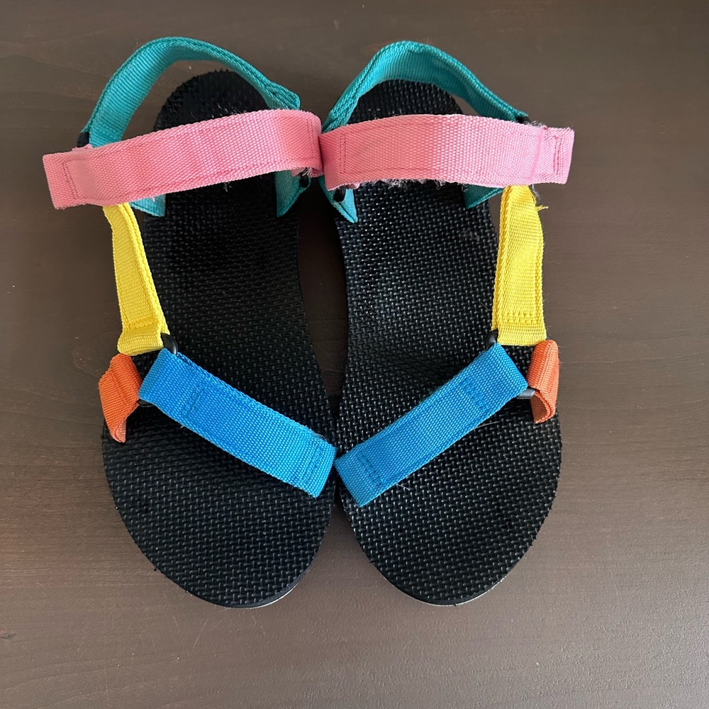 Women’s Nature Sandals- 9 WIDE